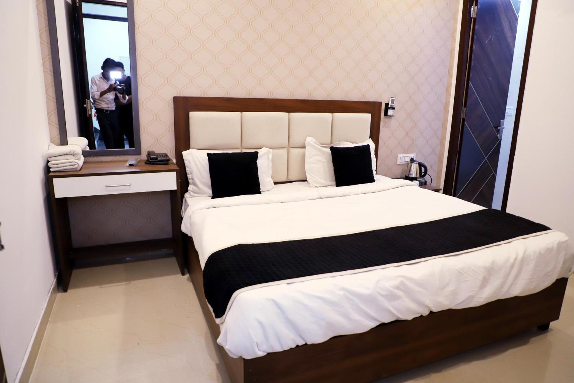Royal Park Inn Greater Noida Eksteriør billede